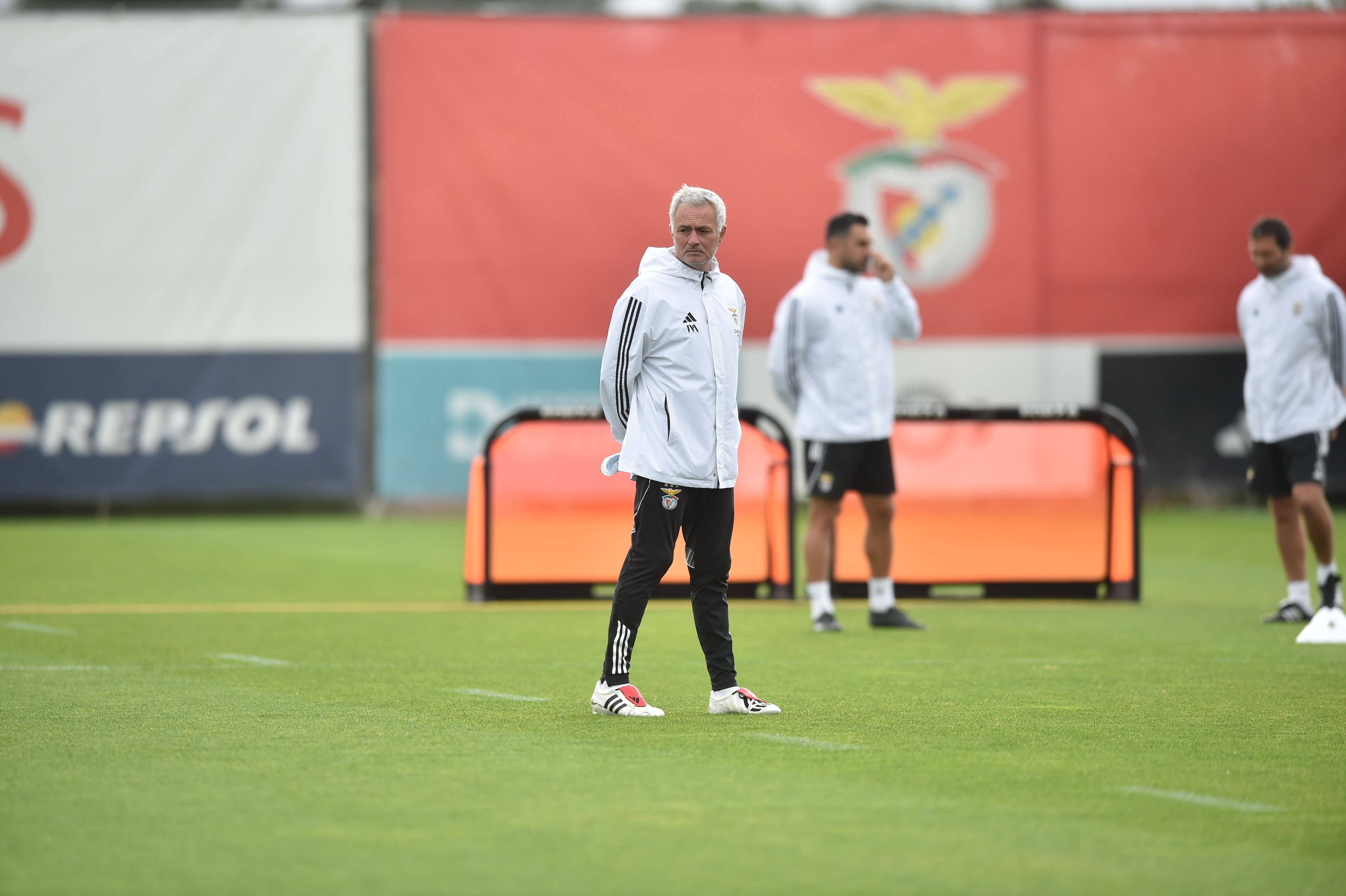 José Mourinho no treino do Benfica - Foto: Miguel Nunes