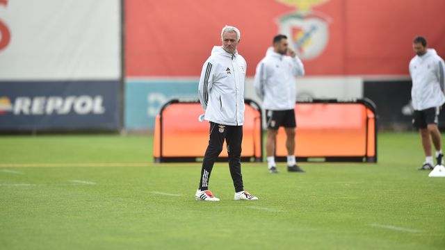 José Mourinho no treino do Benfica - Foto: Miguel Nunes