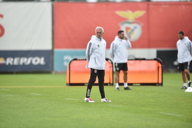 José Mourinho no treino do Benfica - Foto: Miguel Nunes
