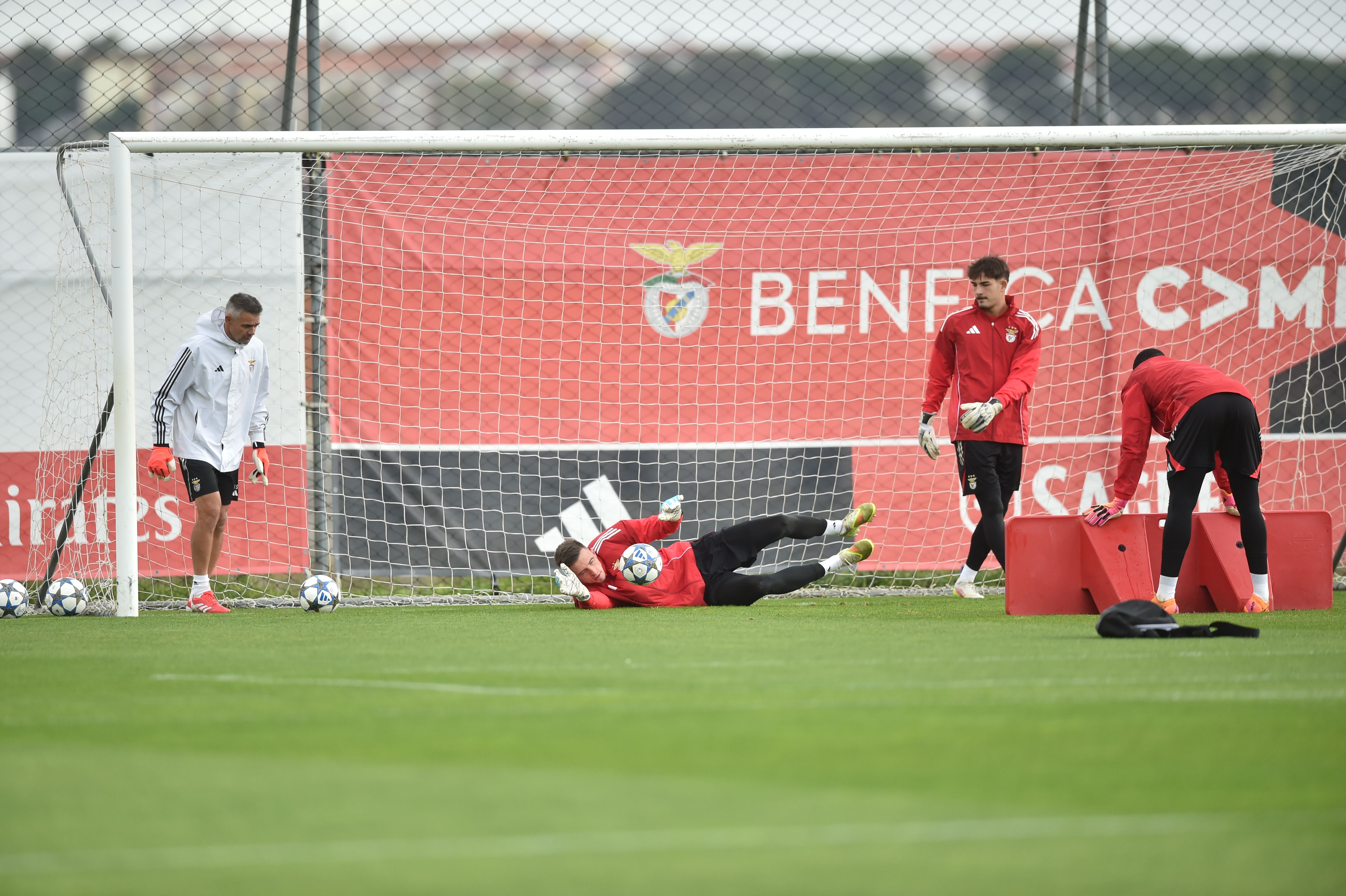 Trubin em ação no treino do Benfica - Foto: Miguel Nunes