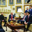Encontro entre Donald Trump e Volodymyr Zelensky na Sala Oval, com JD Vance e Marco Rubio