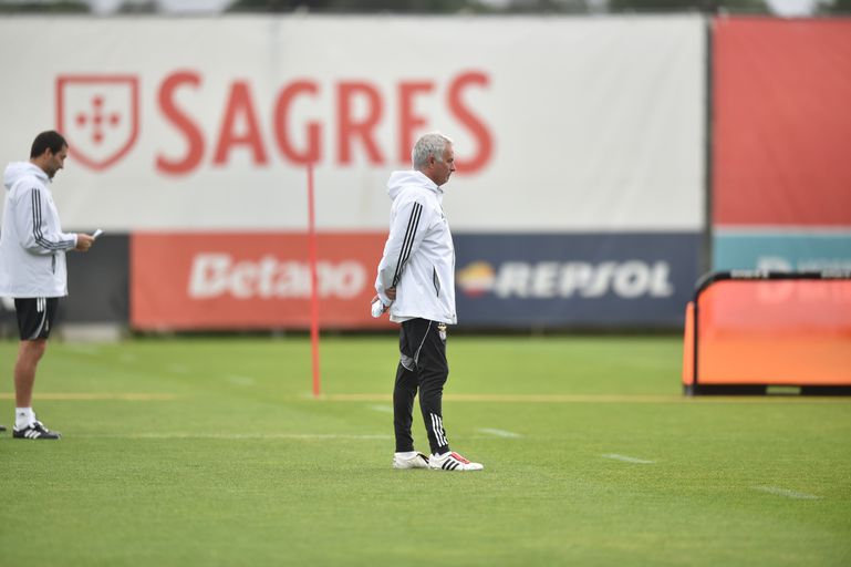 José Mourinho no treino do Benfica - Foto: Miguel Nunes