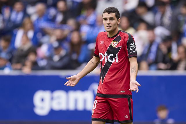 Sergio Camello no empate do Rayo Vallecano em casa do Oviedo
