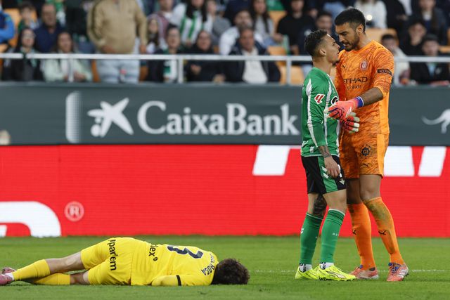 Antony expulso no encontro entre Betis e Girona - Foto: Julio Munoz/EPA
