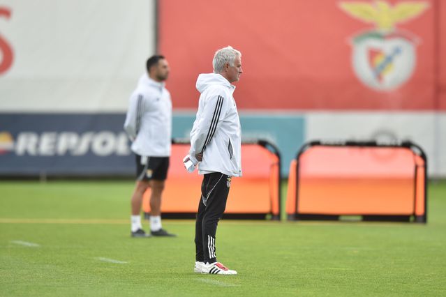 José Mourinho no treino do Benfica - Foto: Miguel Nunes