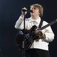 Lewis Capaldi numa atuação em Manchester