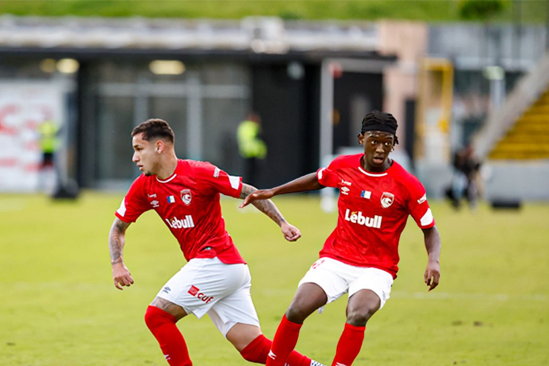 Adriel Moraes e Melvin Costa estrearam-se na equipa principal do Santa Clara, frente ao Comércio e Indústria. - Foto: SANTA CLARA