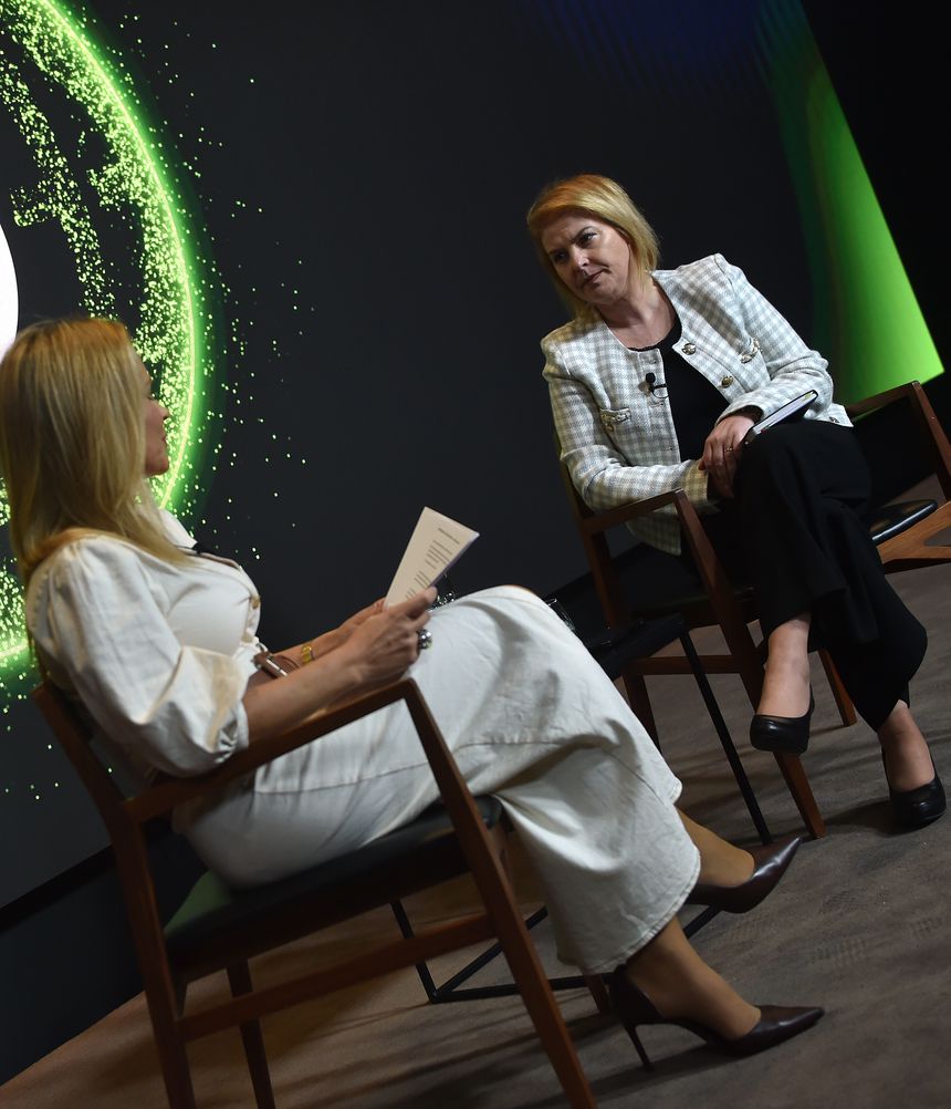 Helena Pires, CEO da FPF, em entrevista com o jornalista Irene Palma