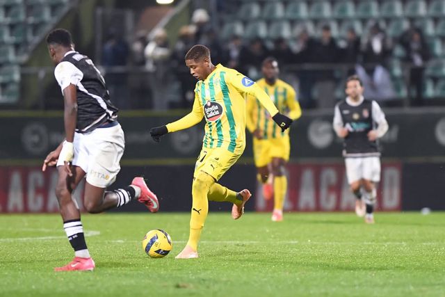 Jovem extremo brasileiro penitenciou-se pelo penálti falhado e garante tudo fazer para dar alegrias ao clube - Foto: Tondela