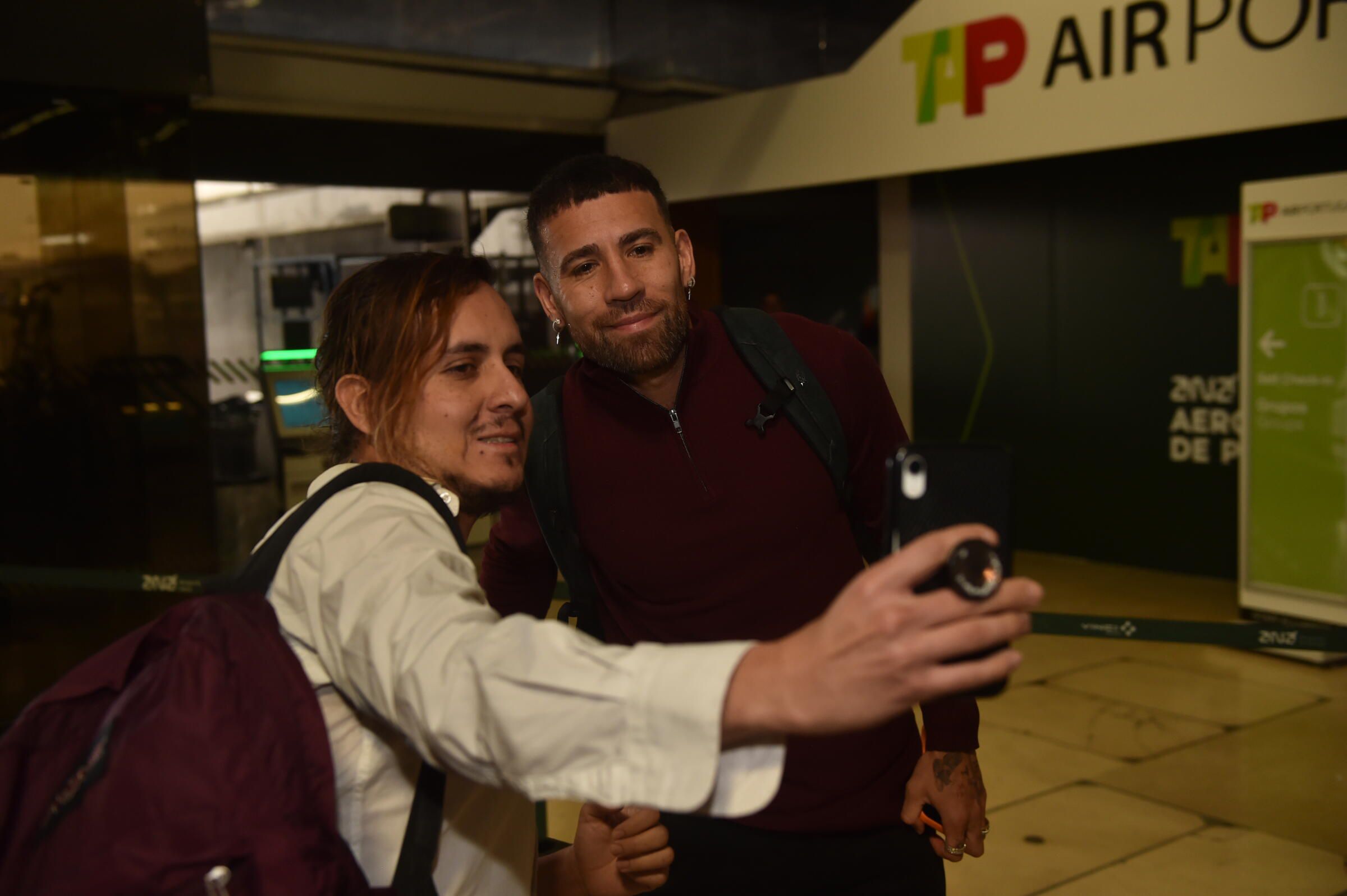 Otamendi na partida do Benfica para Amesterdão - Foto: Miguel Nunes