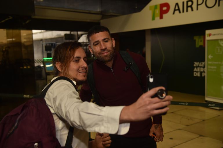 Otamendi na partida do Benfica para Amesterdão - Foto: Miguel Nunes