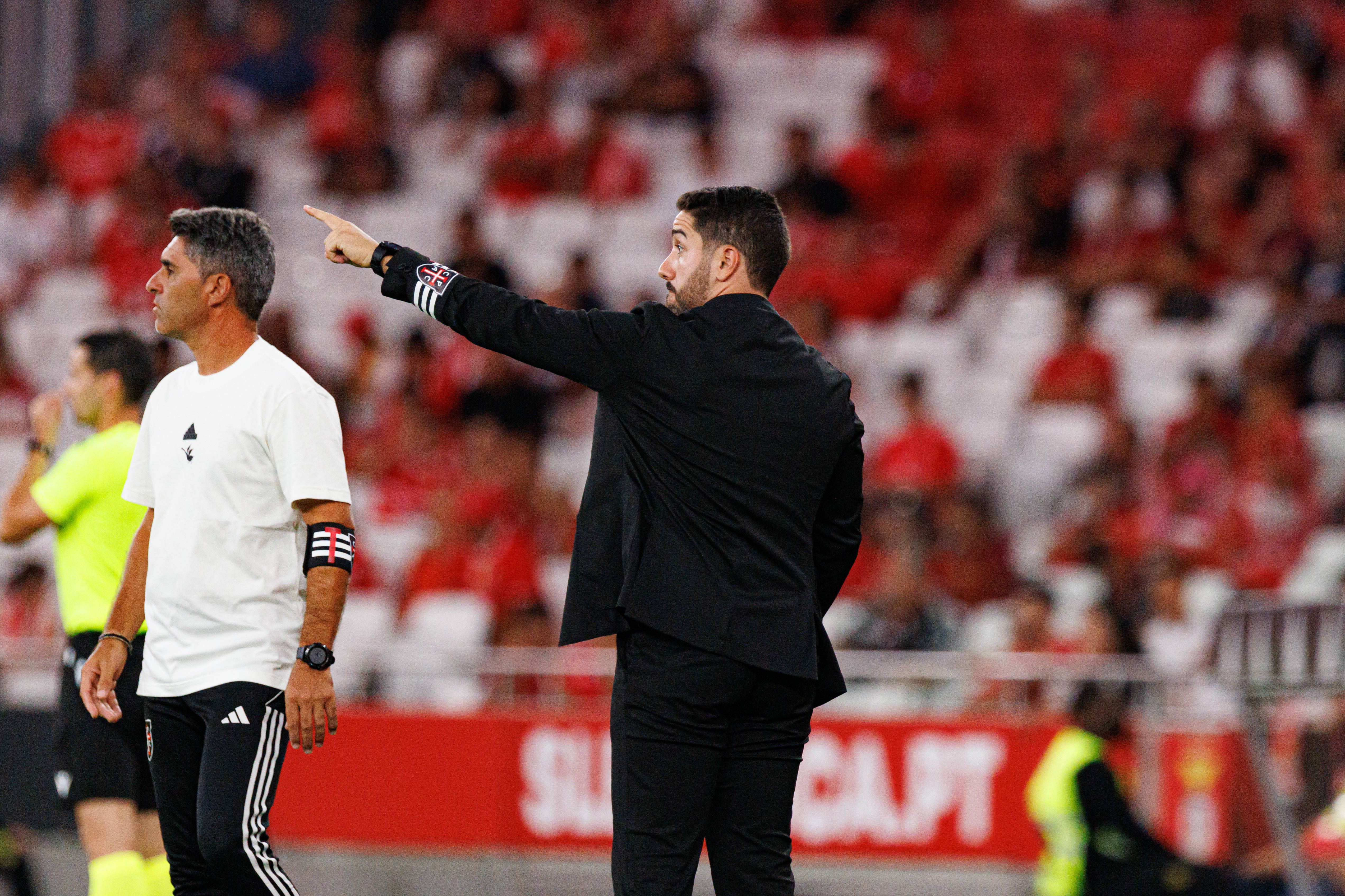 Beni Mukendi e mais 10 frente a um Benfica «de outro campeonato»