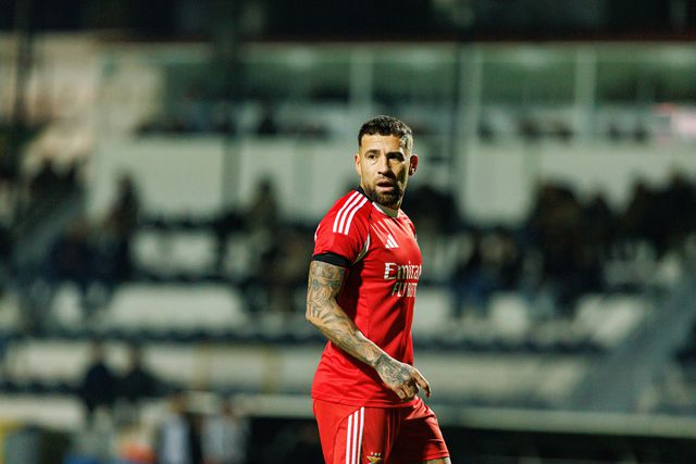 Nicolás Otamendi, 37 anos, tem contrato com o Benfica até junho