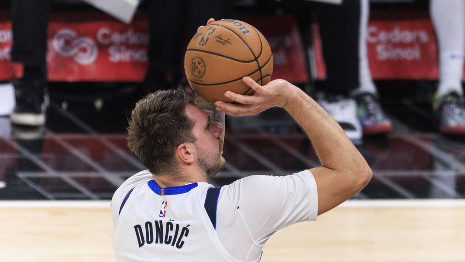 Novo triplo-duplo de Doncic e Mavericks garantem 'play-off'