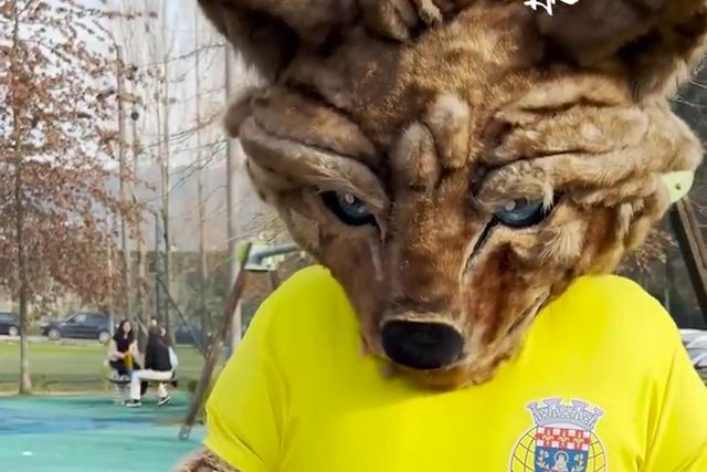 Mascote do Arouca andou na vila a distribuir bilhetes para o próximo jogo da equipa