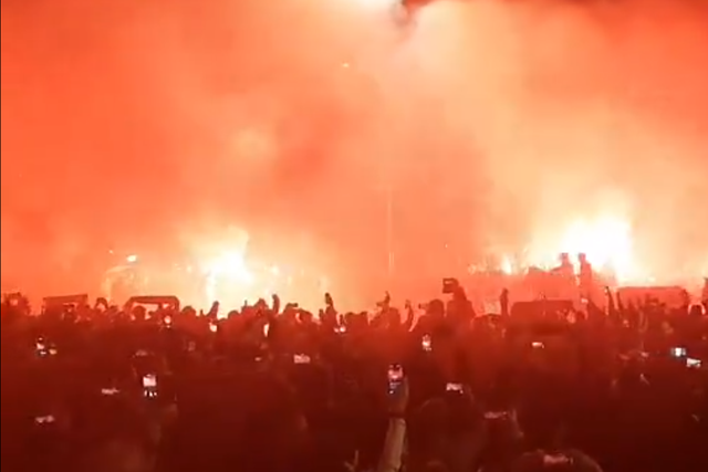 Fãs do Atlético Madrid voltam a receber equipa em estilo (vídeos)