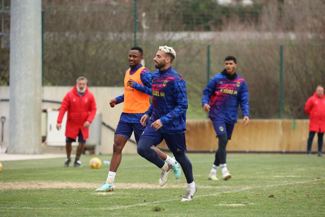 Duas novidades no treino matinal do Chaves