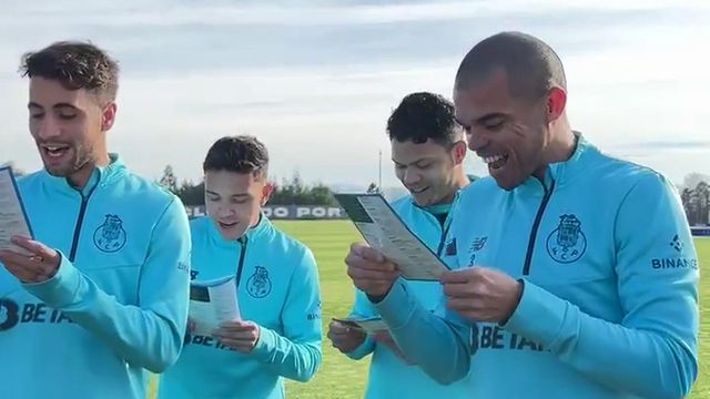 Vídeo: plantel do FC Porto canta as Janeiras antes do treino