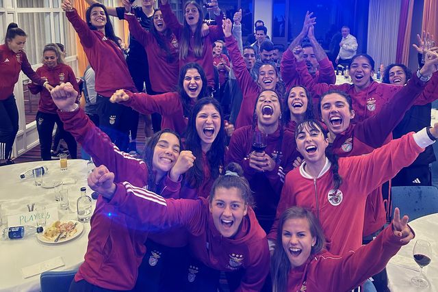 FOTOS: a festa das jogadoras do Benfica após apuramento histórico