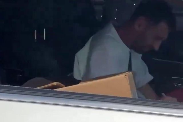 O que acontece quando Messi pára num semáforo...