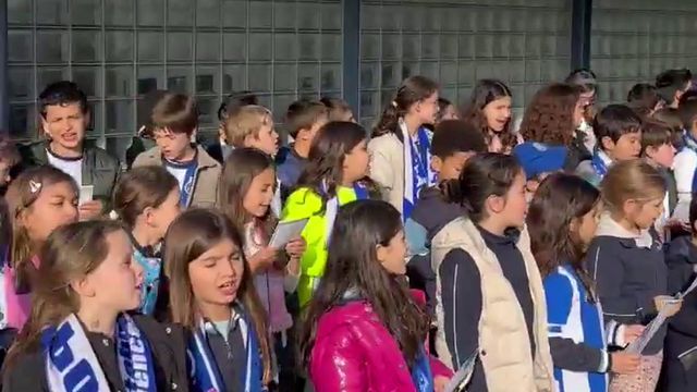 Alunos do Colégio Júlio Dinis cantam as Janeiras no Olival