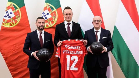 Benfica homenageou Fehér na Hungria