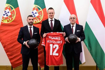 Benfica homenageou Fehér na Hungria