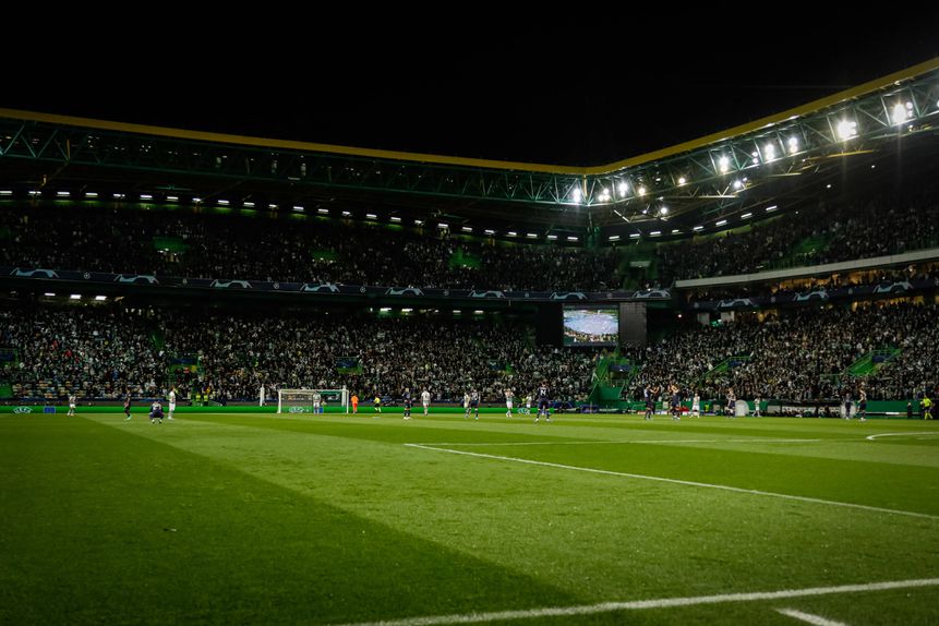 Estádio José alvalade cheio, durante um jogo do Sporting