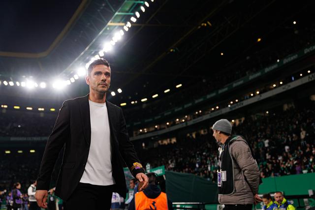Tiago Margarido caminha junto à área técnica