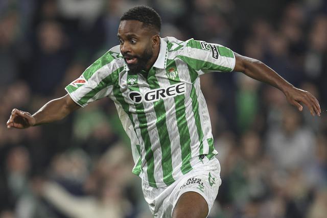 Bakambu em ação pelo Betis