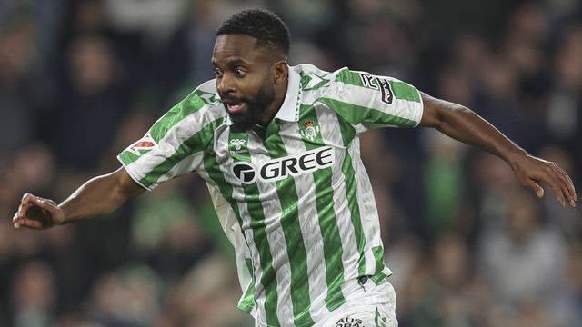 Bakambu em ação pelo Betis