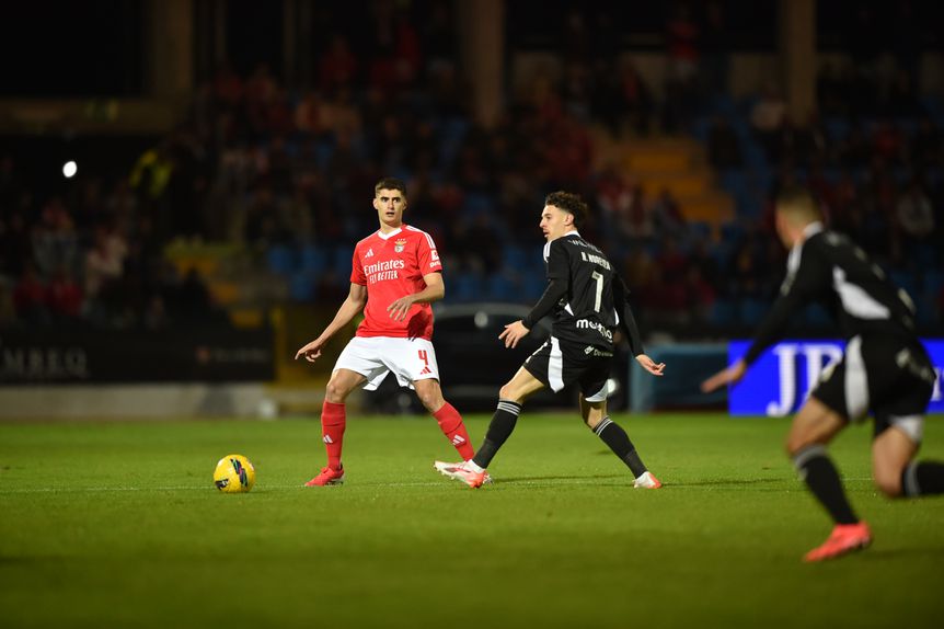 Nuno Moreira, neste lance, pressiona António Silva