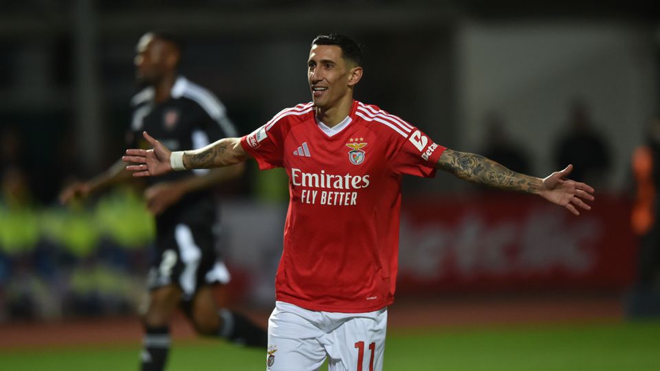 Di María festeja golo marcado ao Casa Pia.