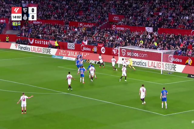 LaLiga: no meio da confusão, Kumbulla não perdoa o Sevilha (vídeo)