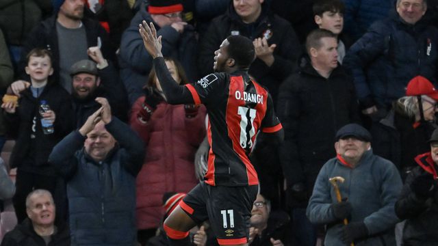 Bournemouth não perdoa novo erro da defesa do Forest (vídeo)