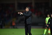 Bruno Lage dá indicações à equipa no jogo com o Casa Pia, em Rio Maior