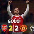 Enorme confusão na área do Man. United e Arsenal volta a marcar de canto