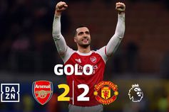 Enorme confusão na área do Man. United e Arsenal volta a marcar de canto