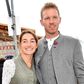 Lena Wurzenberger e Juoian Nagelsmann com trajes tradicionais austríacos - Foto: X/Bild