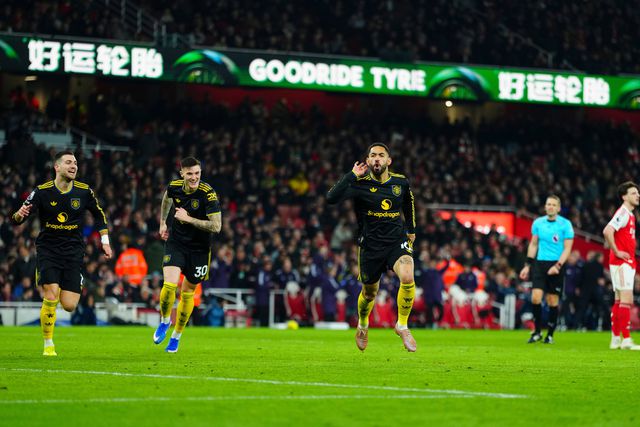 Matheus Cunha a celebrar o 3-2