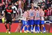 Jogadores do Atlético a celebrar o golo de Sorloth, com Samu Costa a titular