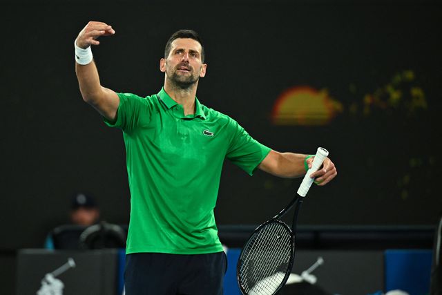 Djokovic segue em frente no Open da Austrália após desistência de Mensik por lesão - Foto: IMAGO