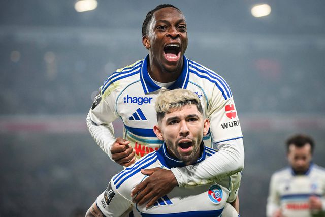 Martial Godo celebra golo do Estrasburgo com Julio Enciso  (IMAGO)