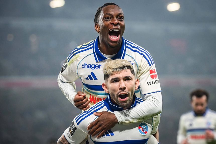 Martial Godo celebra golo do Estrasburgo com Julio Enciso  (IMAGO)