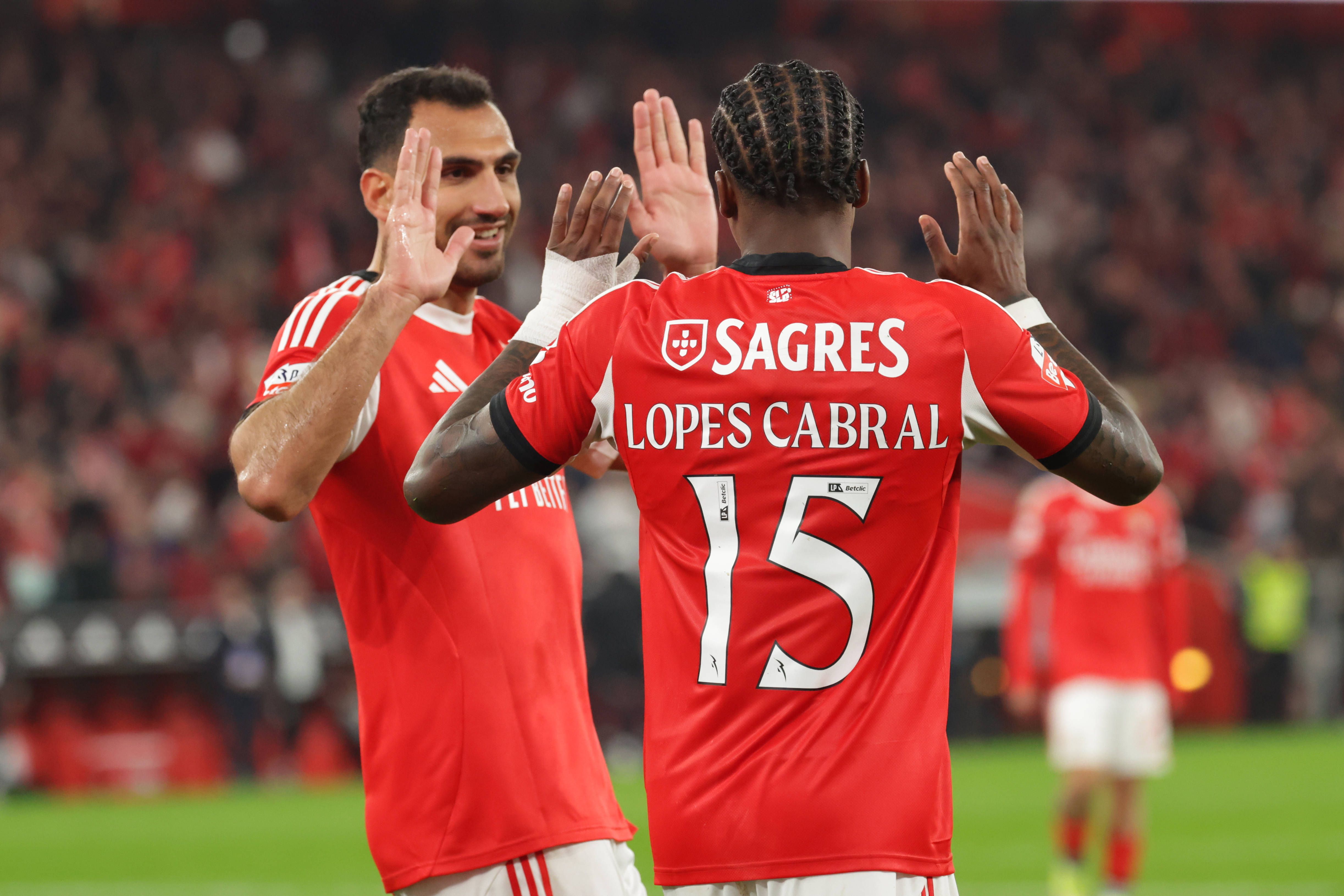 Pavlidis e Sidny, os melhores jogadores dos encarnados - Foto: IMAGO