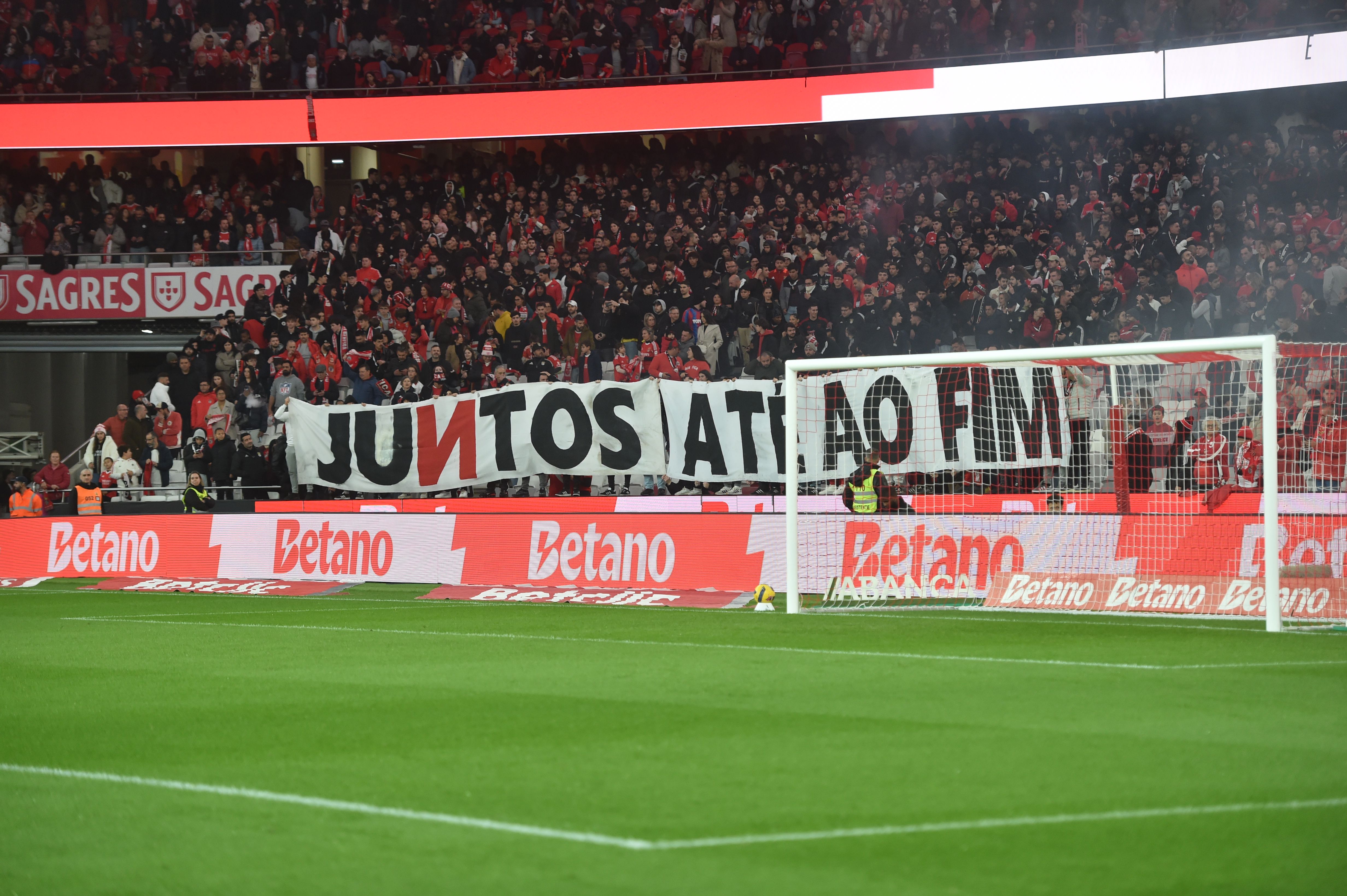 Mensagem dos adeptos do Benfica - Foto: Miguel Nunes