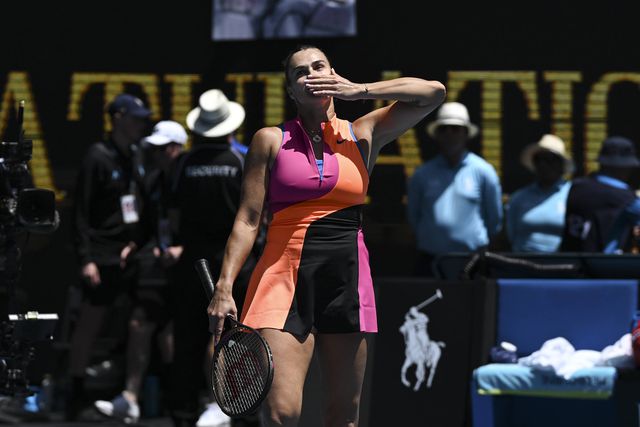 Sabalenka segue em frente em Melbourne