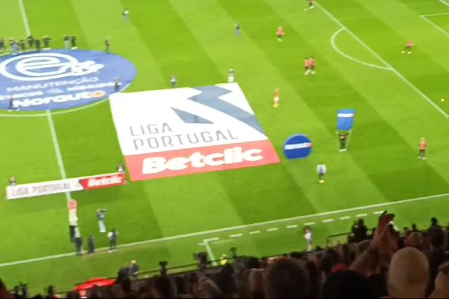 Ovação a Diogo Ribeiro ao intervalo do Benfica-Portimonense