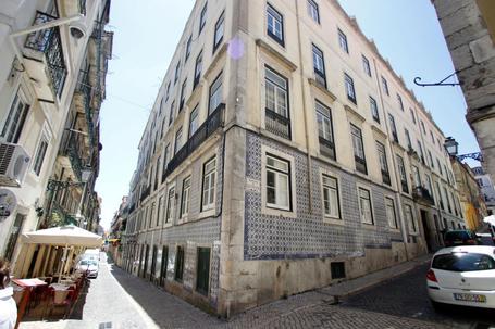 Escavação arqueológica encontra ossada de bebé na antiga sede de A BOLA