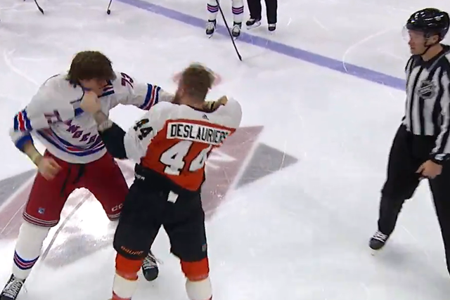 VÍDEO: pancadaria ‘anima’ jogo da NHL… e deixa marca visíveis